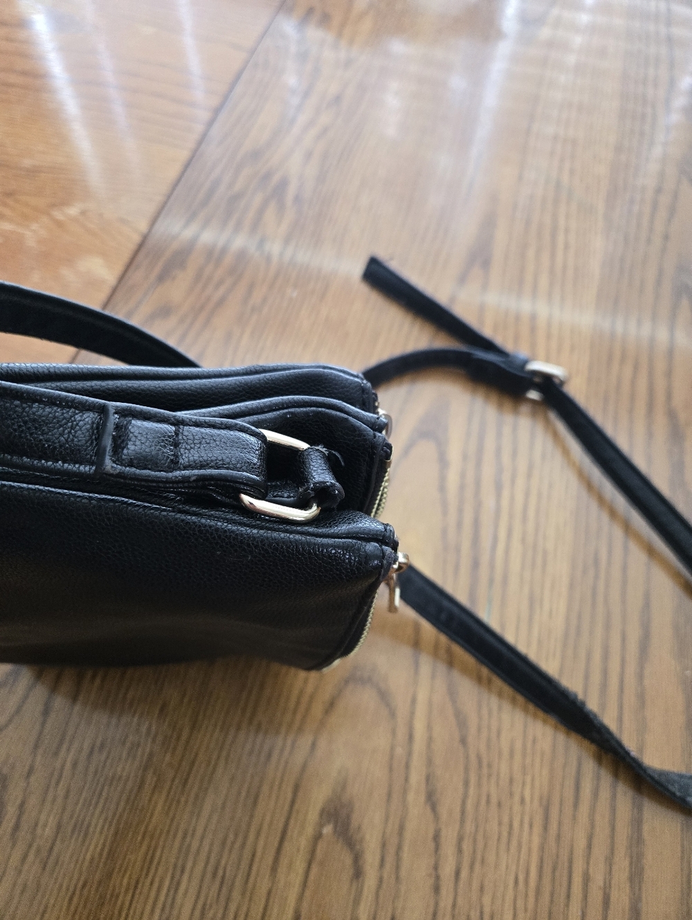 Classic Black Leather Crossbody Bag with Gold Hardware - Picture 5 of 9